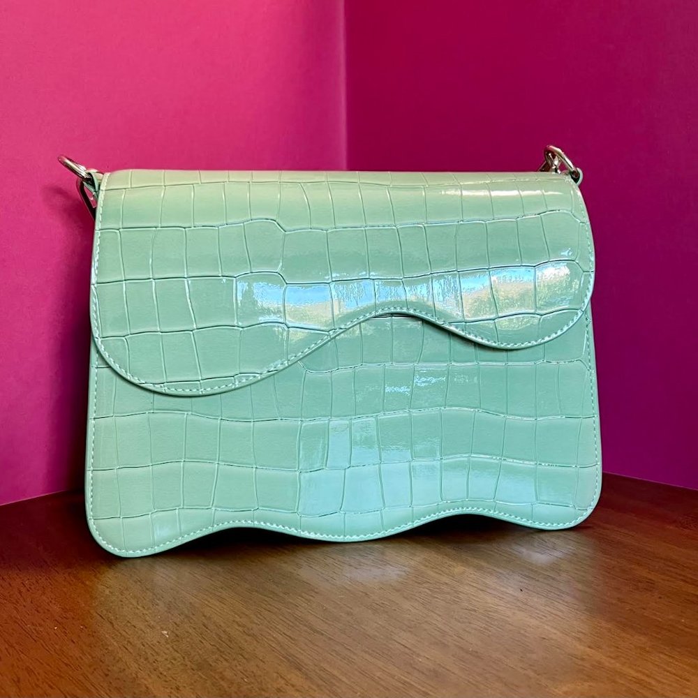 SOLD OUT Hvisk Elude Bag, Extra Strap, & Matching Wave Wallet w/ Tags - Picture 7 of 7